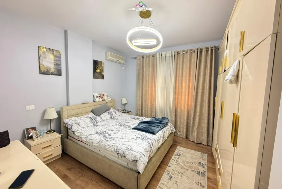 Tirane, jepet me qera apartament 2+1 Kati 3, 86 m² 820 € (frosina plaku)
