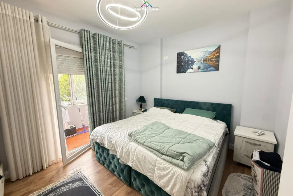Tirane, jepet me qera apartament 2+1 Kati 3, 86 m² 820 € (frosina plaku)
