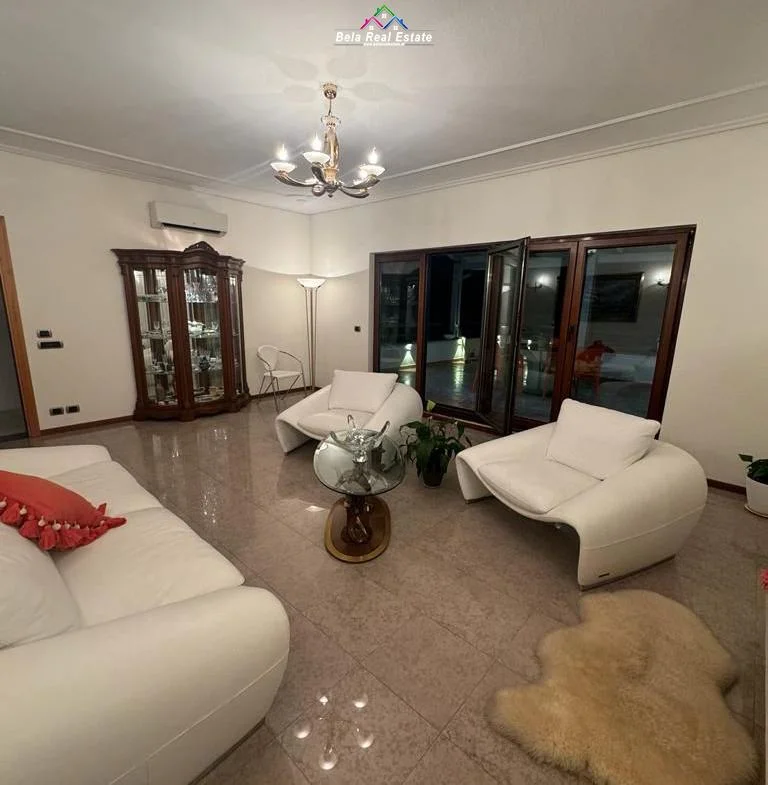Tirane, jepet me qera apartament 3+1 Kati 5, 202 m² 1.360 € (rruga elbasanit)