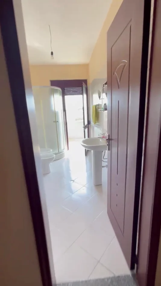 Tirane, jepet me qera apartament 2+1+Ballkon Kati 8, 110 m² 450 € (Return Coffe Rruga Astrit Losha, Tiranë, Albania)