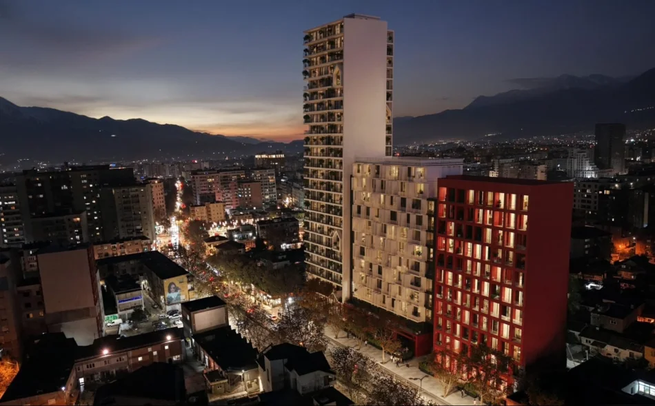 Tirane, shitet apartament 1+1+Ballkon Kati 12, 61 m² 144.910 € (Stacioni i Trenit)