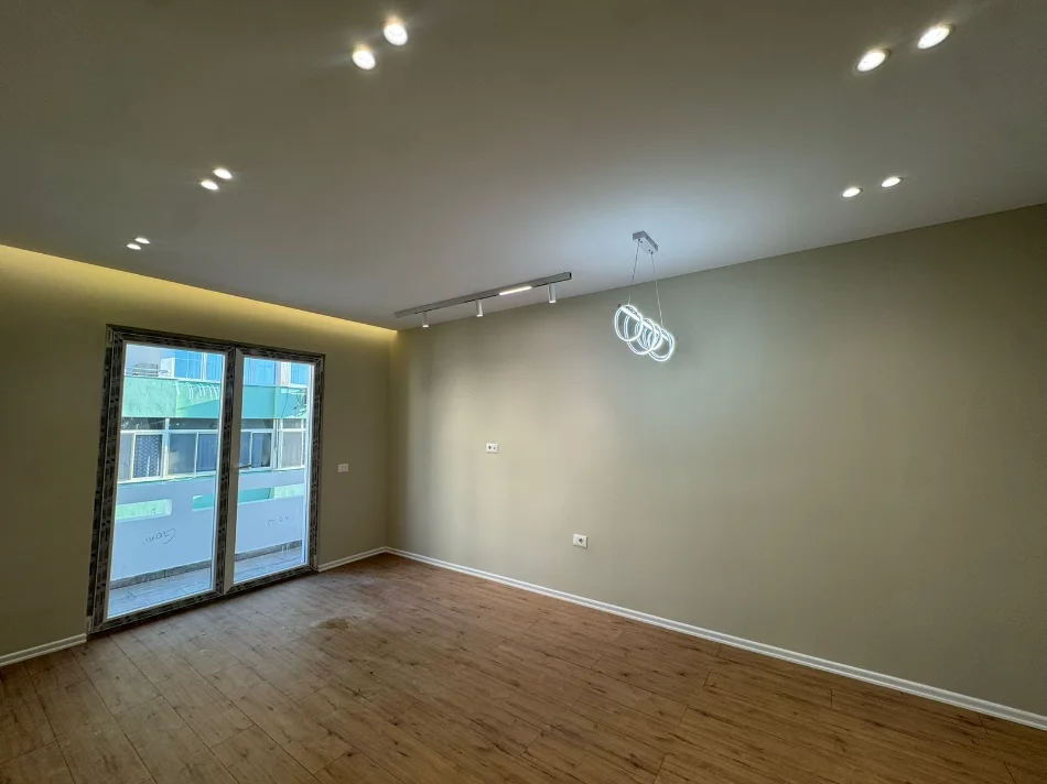Durres, shitet apartament 1+1+Ballkon Kati 5, 45 m² 76.000 € (Apartament 1+1 per shitje ne Durres Qender)