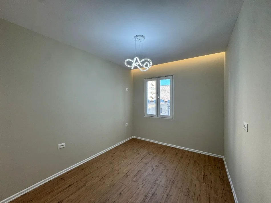 Durres, shitet apartament 1+1+Ballkon Kati 5, 45 m² 76.000 € (Apartament 1+1 per shitje ne Durres Qender)
