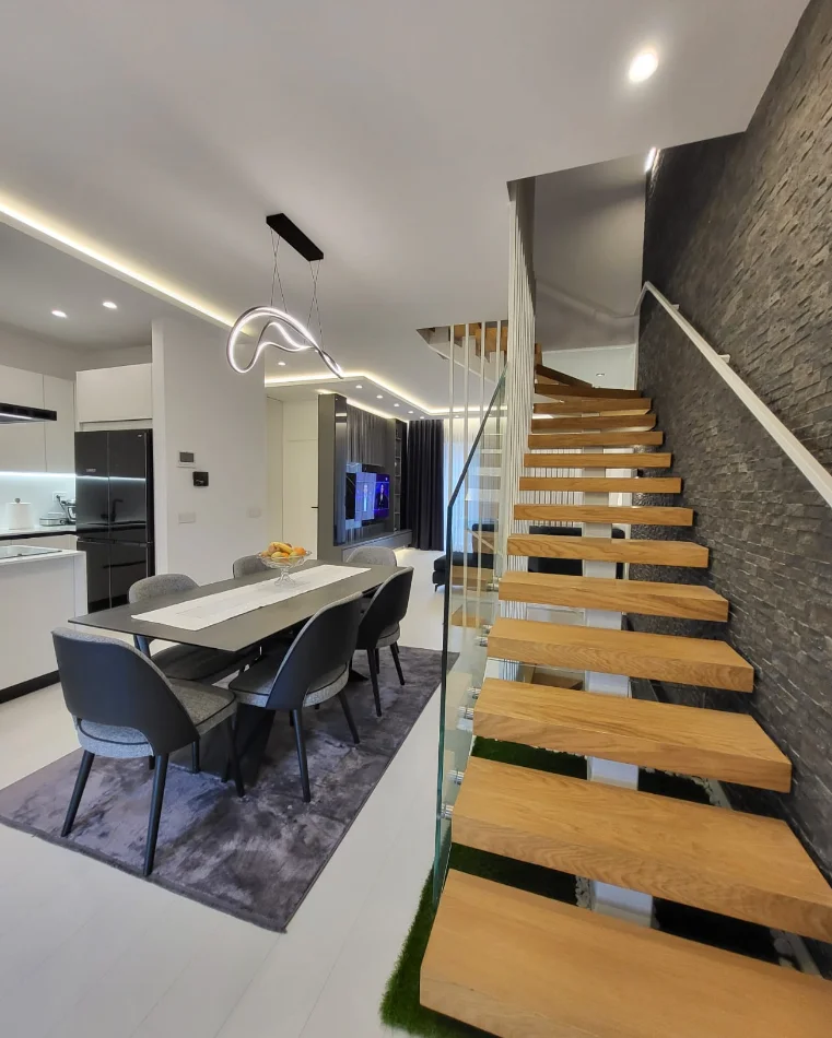 Tirane, shitet Vile Vile 2 Katshe , 309 m² 700.000 € (Liqeni i Thate)