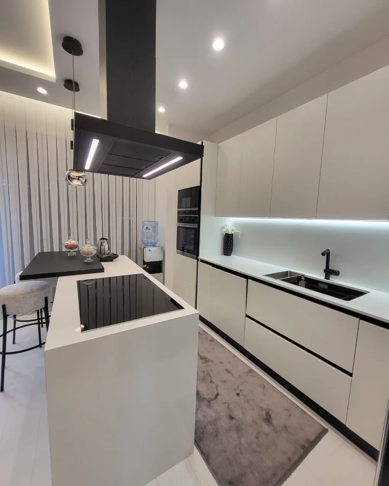 Tirane, shitet Vile Vile 2 Katshe , 309 m² 700.000 € (Liqeni i Thate)