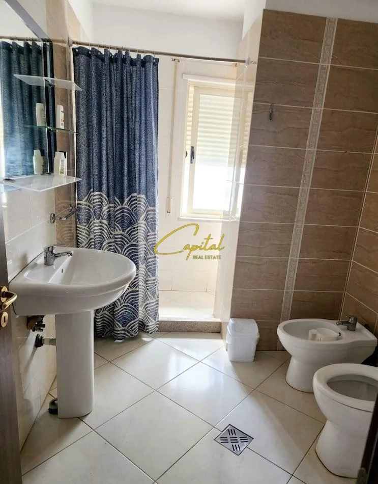 Tirane, jepet me qera apartament 2+1 Kati 3, 100 m² 550 € (ISH STACIONI TRENIT)