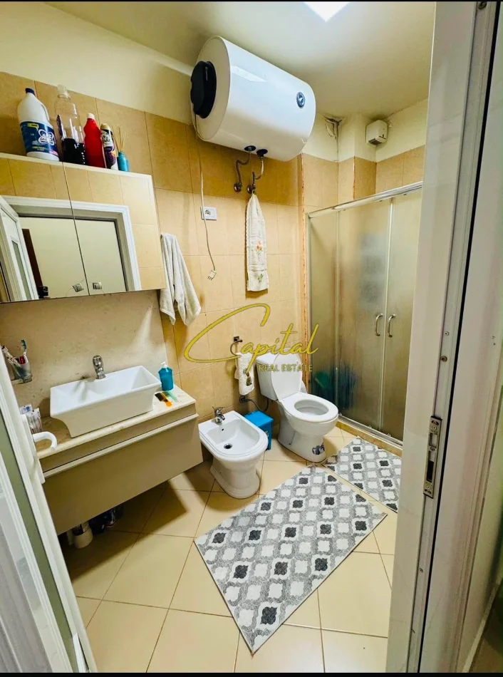 Tirane, jepet me qera apartament 1+1 Kati 1, 70 m² 650 € (KODRA E DIELLIT)