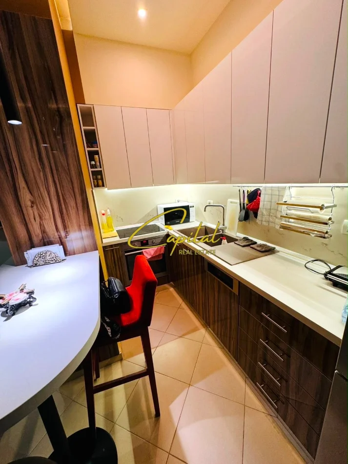 Tirane, jepet me qera apartament 1+1 Kati 1, 70 m² 650 € (KODRA E DIELLIT)