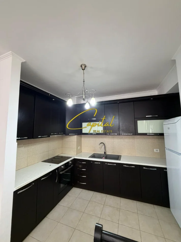 Tirane, jepet me qera apartament 2+1 Kati 4, 100 m² 450 € (ASTIR)