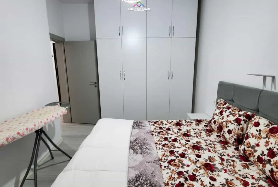 Tirane, jepet me qera apartament 1+1+Ballkon Kati 4, 69 m² 760 € (tish dahia)