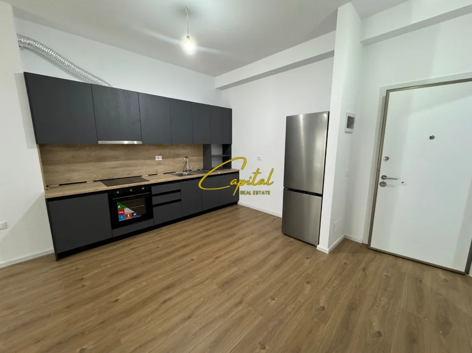 Tirane, jepet me qera apartament 1+1 Kati 5, 65 m² 300 € (ALI DEMI)