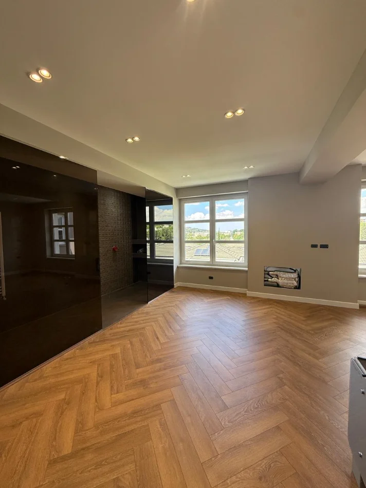 Tirane, jepet me qera Vile Vile 3 Katshe , 300 m² 6.000 € (Rolling Hills Residence)