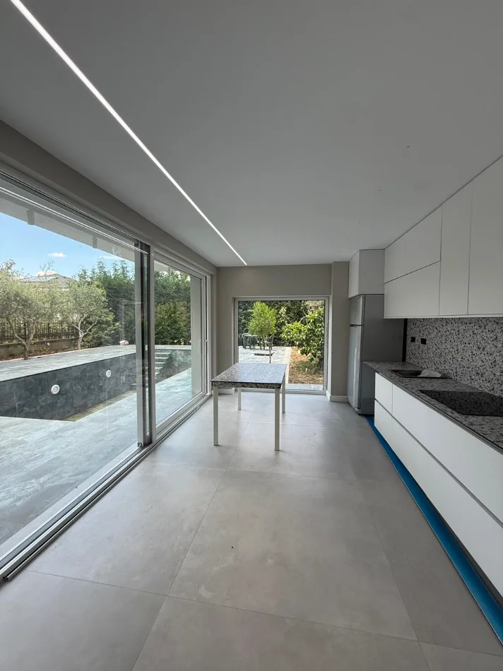 Tirane, jepet me qera Vile Vile 3 Katshe , 300 m² 6.000 € (Rolling Hills Residence)