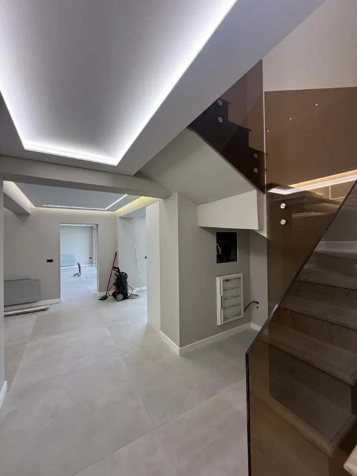 Tirane, jepet me qera Vile Vile 3 Katshe , 300 m² 6.000 € (Rolling Hills Residence)