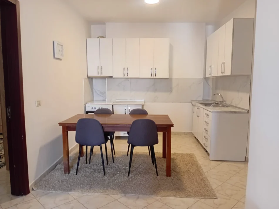 Tirane, jepet me qera apartament Kati 4, 470 € 