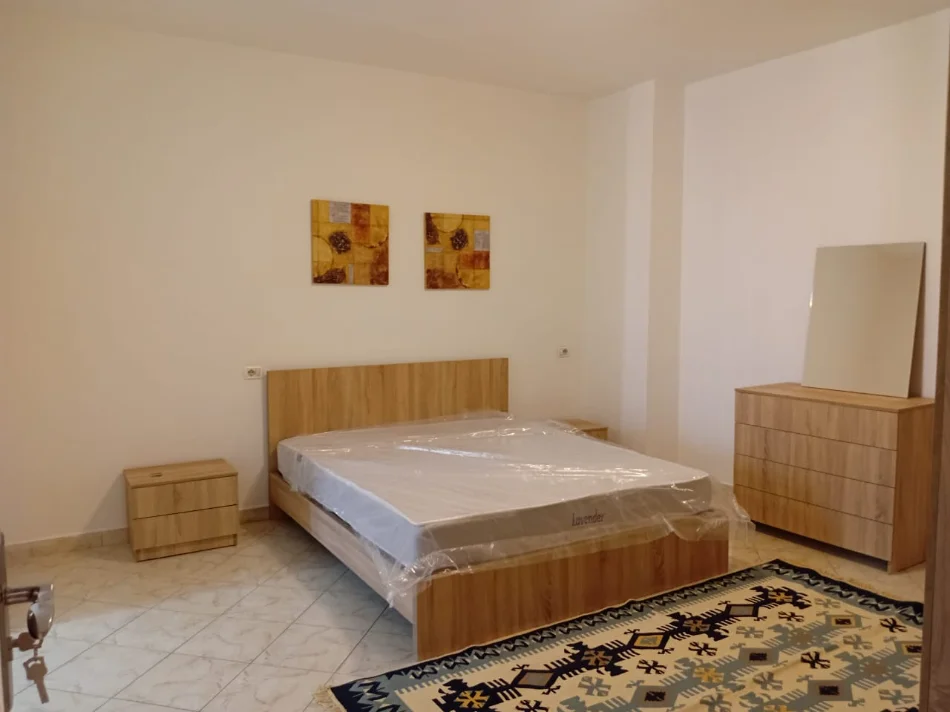 Tirane, jepet me qera apartament Kati 4, 470 € 