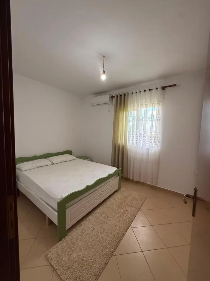 Tirane, jepet me qera apartament 2+1 , 100 m² 650 € 