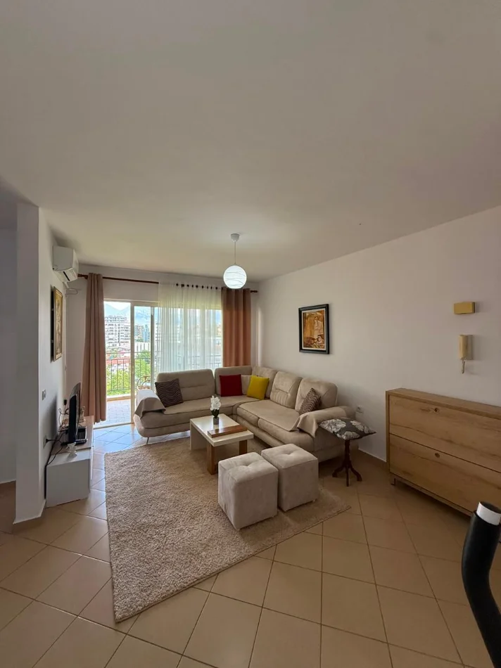 Tirane, jepet me qera apartament 2+1 , 100 m² 650 € 