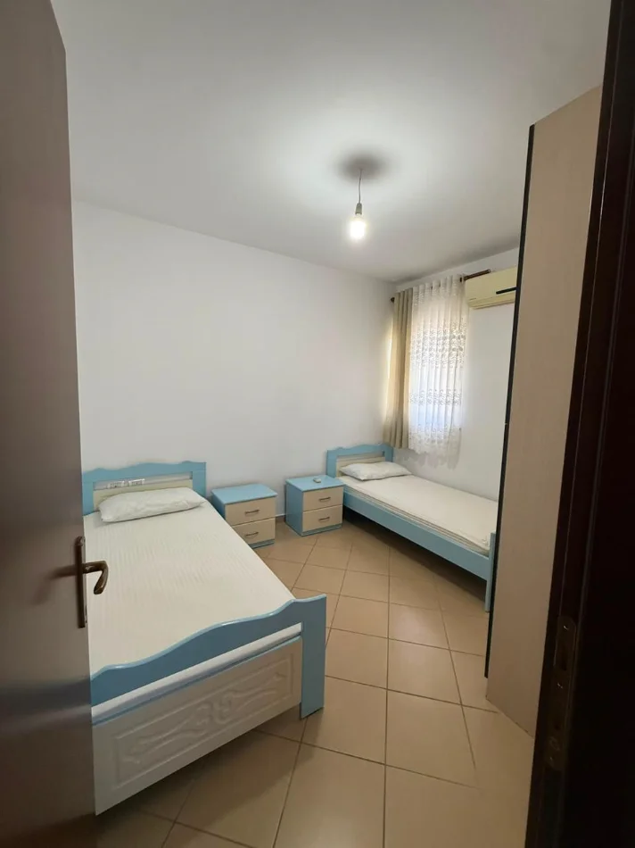 Tirane, jepet me qera apartament 2+1 , 100 m² 650 € 