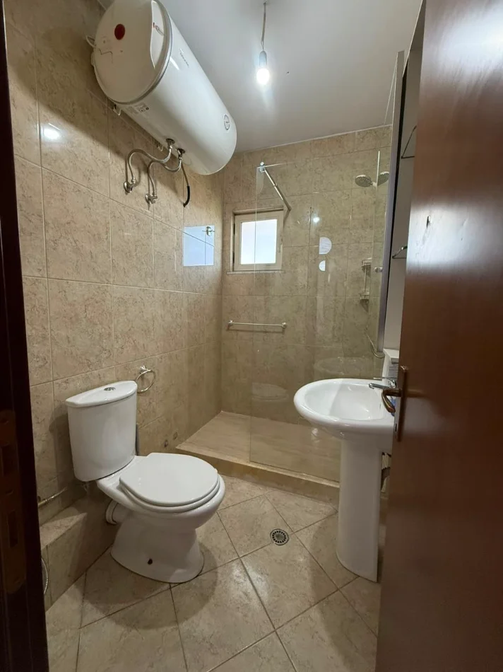 Tirane, jepet me qera apartament 2+1 , 100 m² 650 € 