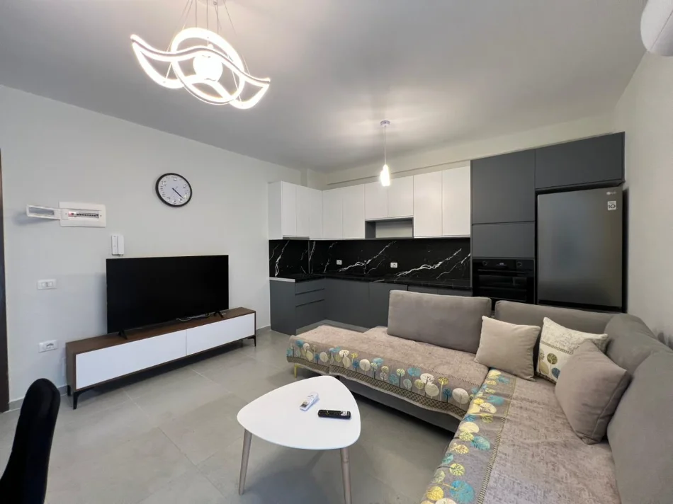 Tirane, jepet me qera apartament 2+1 Kati 2, 720 € (Rruga e Durrësit)