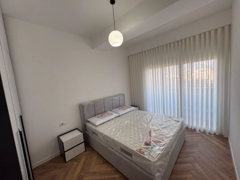 Tirane, jepet me qera apartament 1+1+Ballkon Kati 3, 70 m² 550 € (Golden Park 3)
