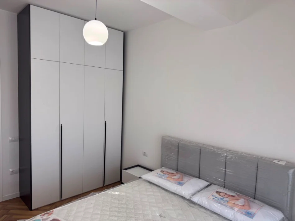 Tirane, jepet me qera apartament 1+1+Ballkon Kati 3, 70 m² 550 € (Golden Park 3)