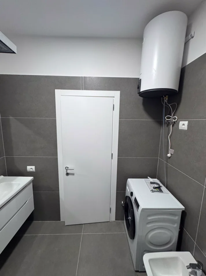 Tirane, jepet me qera apartament 1+1+Ballkon Kati 3, 70 m² 550 € (Golden Park 3)