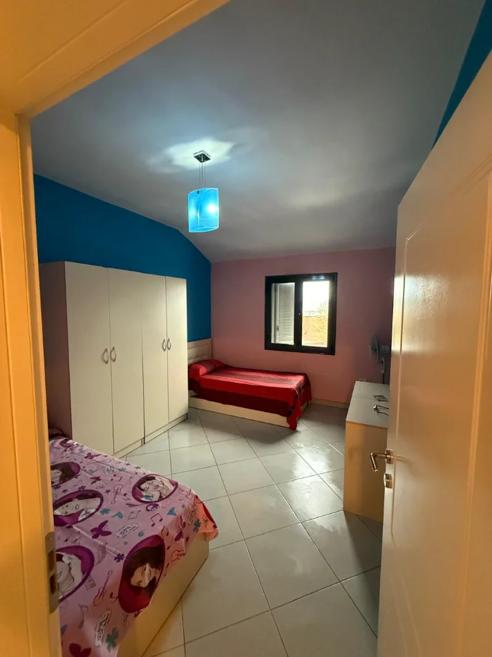 Tirane, jepet me qera apartament 2+1+Ballkon Kati 3, 100 m² 400 € (Institut prane UBT)