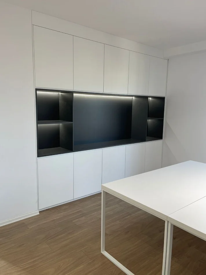 Tirane, jepet me qera zyre Kati 13, 124 m² 1.500 € (Rruga e Kavajes)