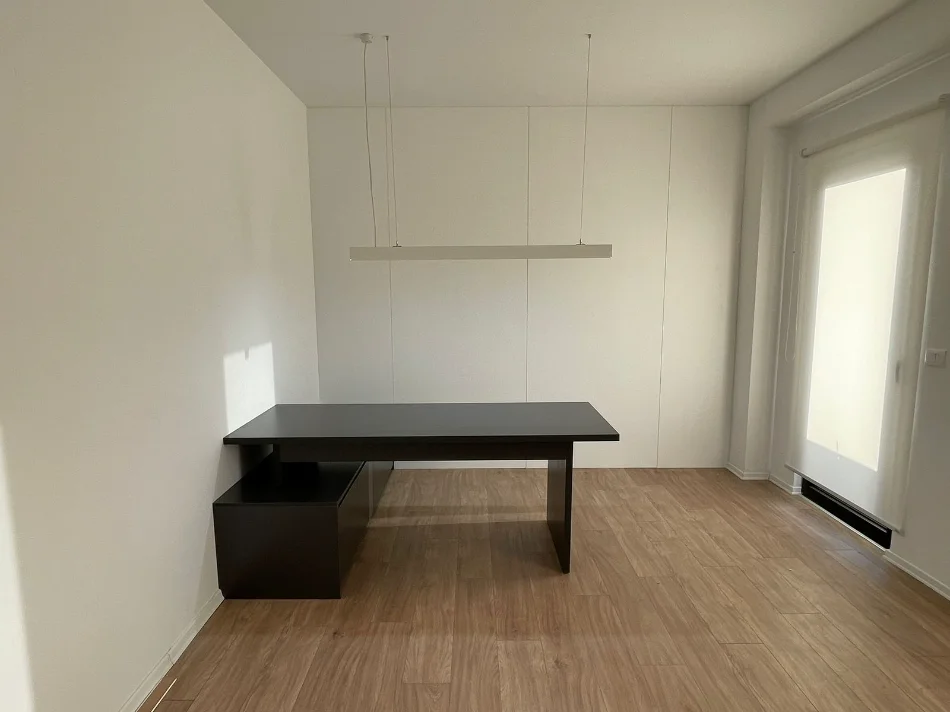 Tirane, jepet me qera zyre Kati 13, 124 m² 1.500 € (Rruga e Kavajes)