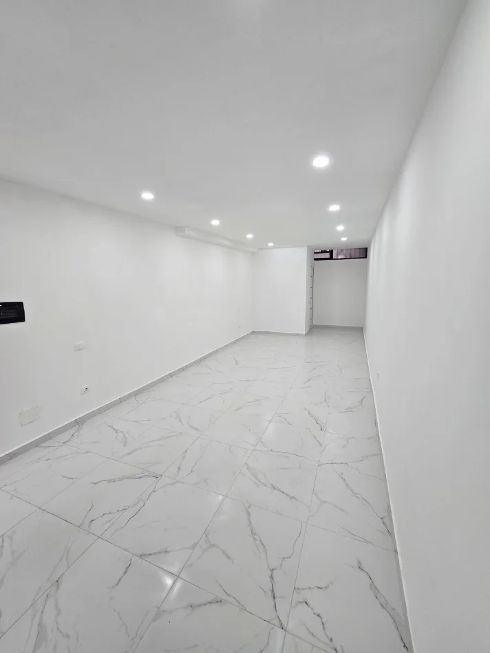 Tirane, shitet dyqan Kati -1, 48 m² 99.000 € (Komuna e Parisit)