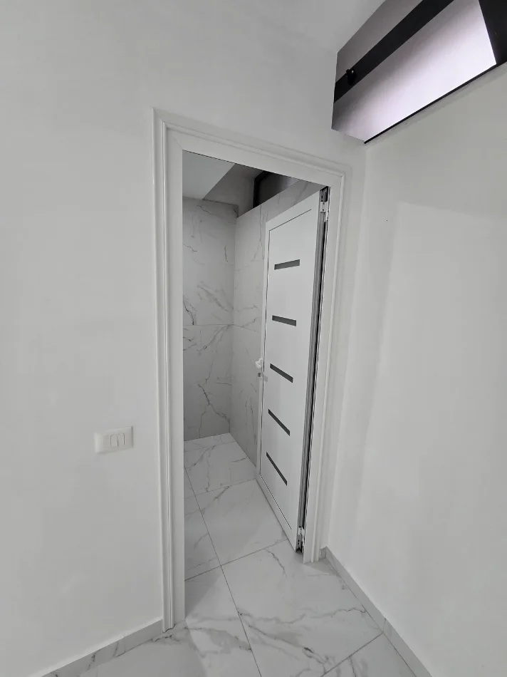 Tirane, shitet dyqan Kati -1, 48 m² 99.000 € (Komuna e Parisit)