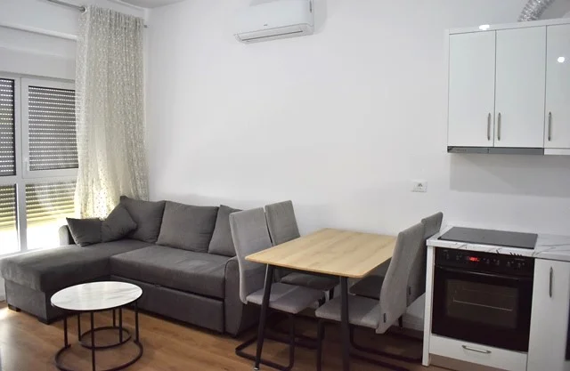 🏡 Jepet me Qera Apartament 1+1 tek Kompleksi Kaimi tek  Ali Demi, 450 mije leke