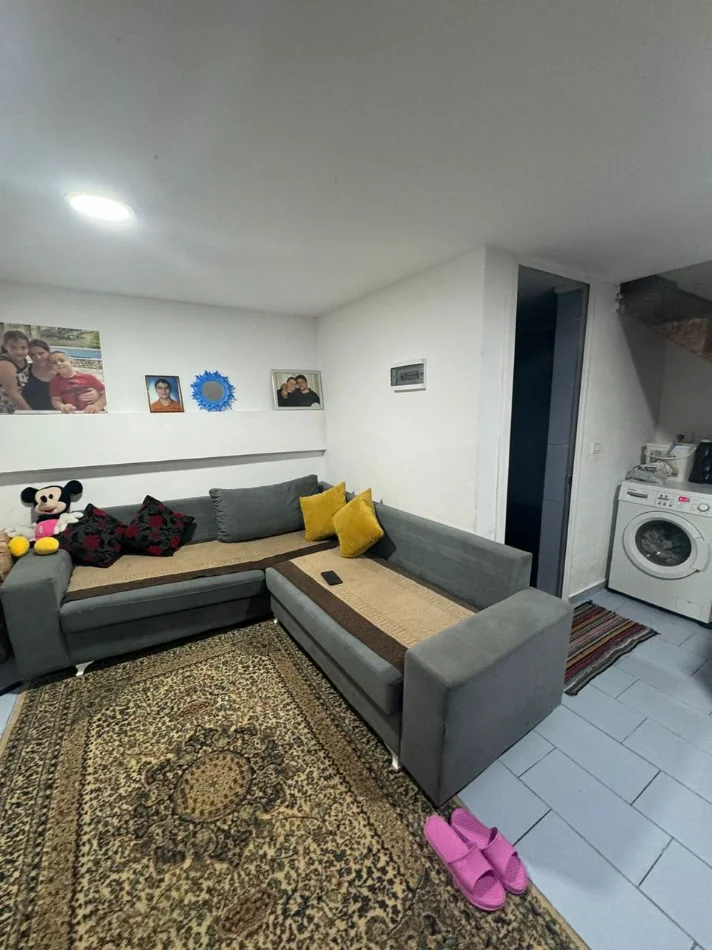 Tirane, jepet me qera apartament duplex 1+1 Kati 1, 55 m² 300 € (Misto Mame, Bar Caffe Ciao)