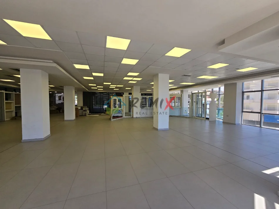 Durres, jepet me qera ambjent biznesi Kati 1, 500 m² 2.000 € 