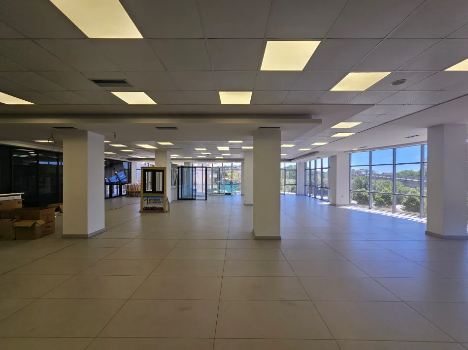 Durres, jepet me qera ambjent biznesi Kati 1, 500 m² 2.000 € 