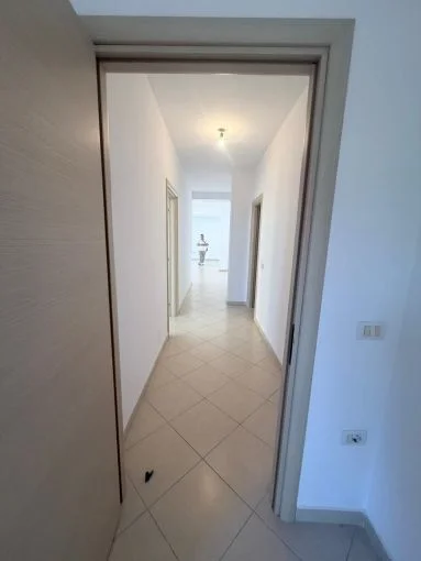 Tirane, shitet ambjent biznesi Kati 4, 116 m² 320.000 € (rruga e kavajes , 21 Dhjetori)