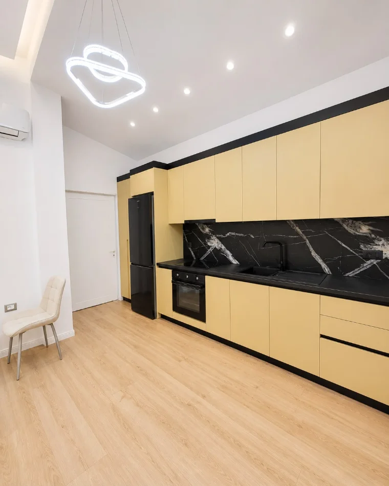 Tirane, jepet me qera shtepi 1+1+Ballkon , 200 m² 1.200 € (Petrele) Prane Teg
