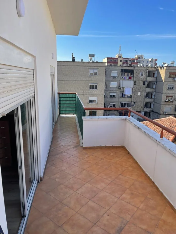 Tirane, shitet apartament 2+1+Ballkon Kati 3, 230.000 € 