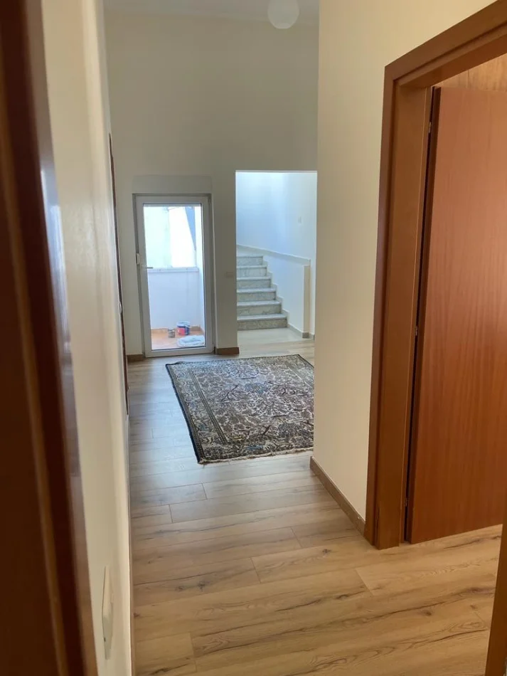 Tirane, shitet apartament 2+1+Ballkon Kati 3, 230.000 € 