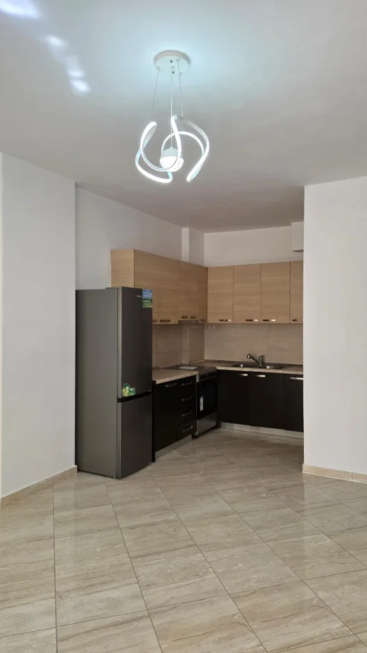 Tirane, jepet me qera apartament 1+1+Ballkon , 400 €