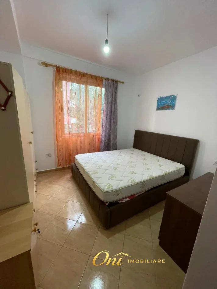 Tirane, jepet me qera apartament 1+1 , 70 m² 380 € (YZBERISHT)