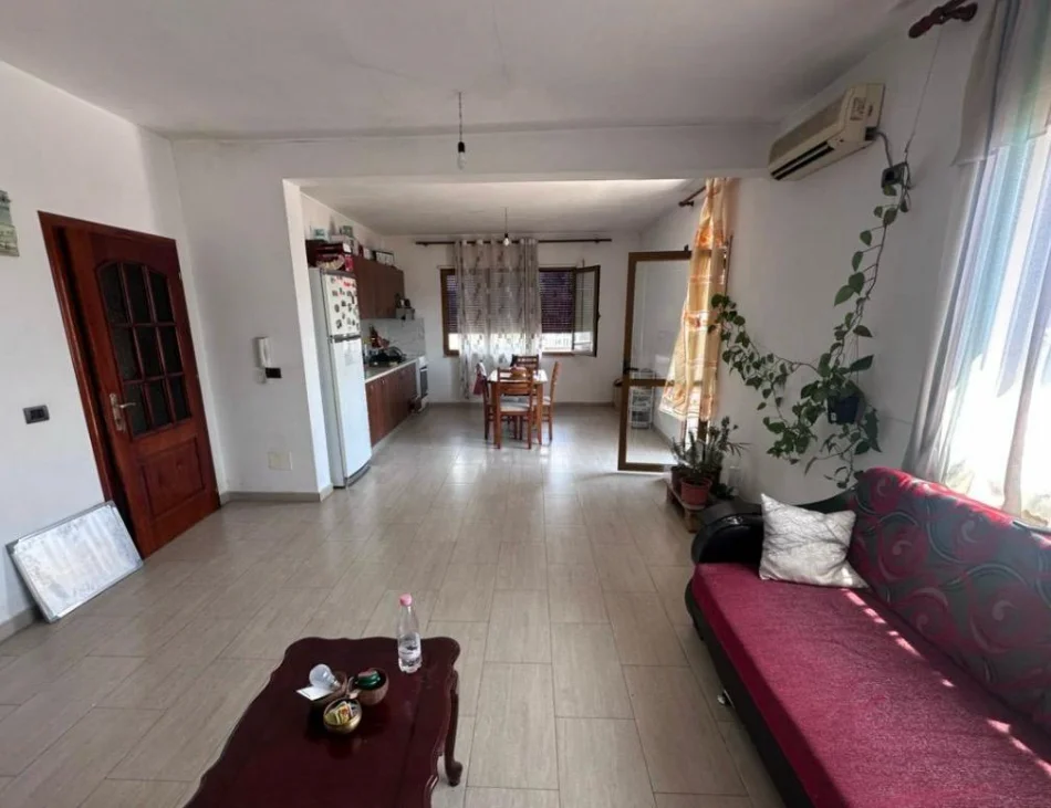 Tirane, jepet me qera apartament 1+1+Ballkon Kati 7, 70 m² 450 € (rruga ASIM VOKSHI)