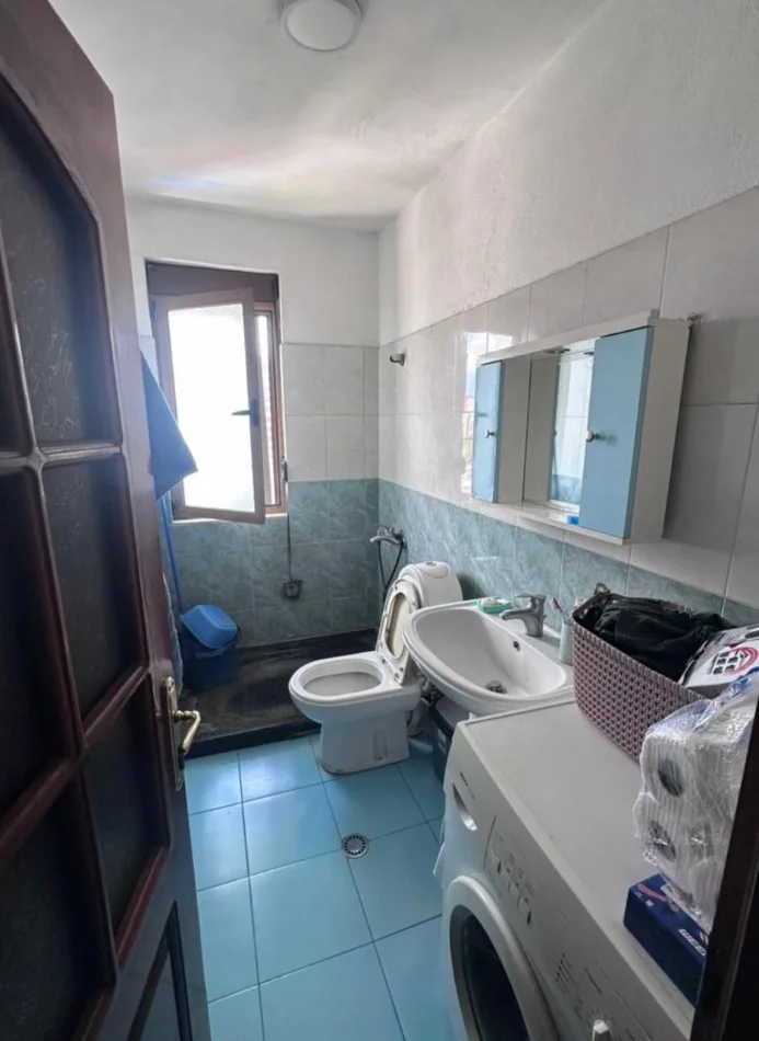 Tirane, jepet me qera apartament 1+1+Ballkon Kati 7, 70 m² 450 € (rruga ASIM VOKSHI)