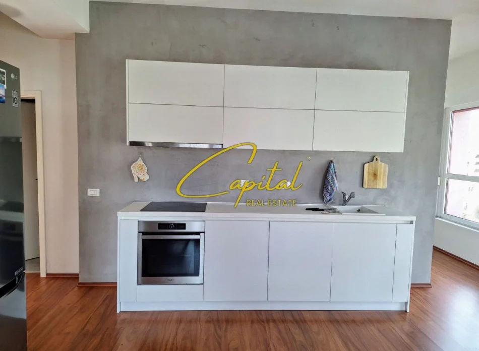Tirane, jepet me qera apartament 2+1 Kati 5, 90 m² 580 € (ALI DEMI)