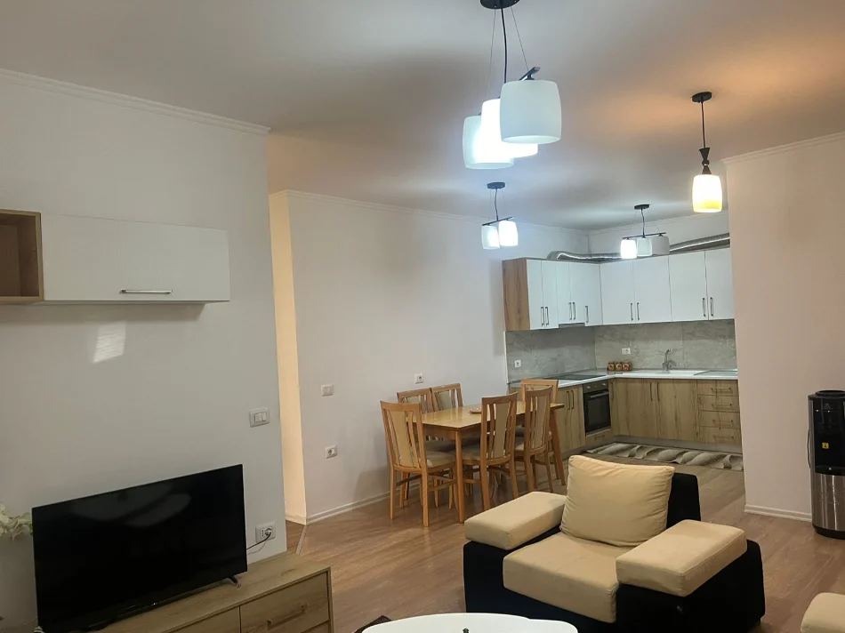 Tirane, jepet me qera apartament 3+1 Kati 1, 90 m² 600 € (KODRA E DIELLIT)