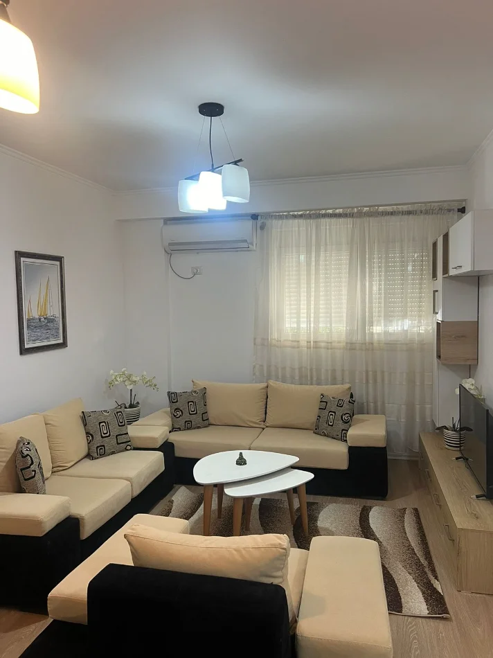 Tirane, jepet me qera apartament 3+1 Kati 1, 90 m² 600 € (KODRA E DIELLIT)