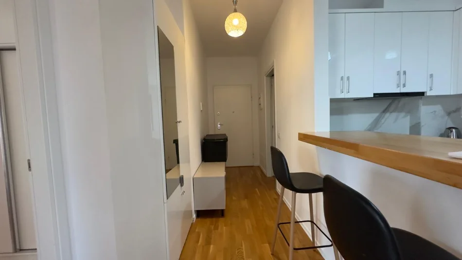 Tirane, jepet me qera apartament 2+1+2 +Post Parkimi, Kati 2, 123 m² 1.300 € (Rruga e Barrikadave)