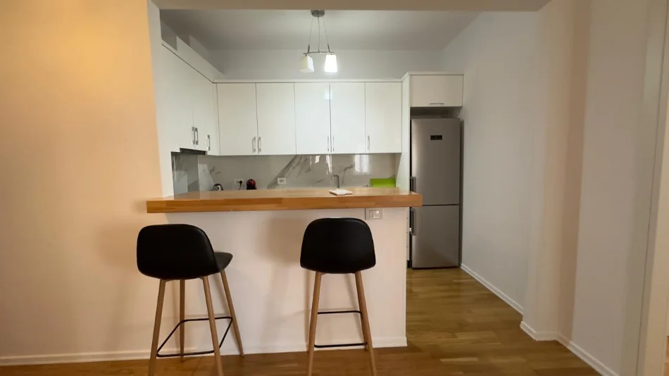 Tirane, jepet me qera apartament 2+1+2 +Post Parkimi, Kati 2, 123 m² 1.300 € (Rruga e Barrikadave)